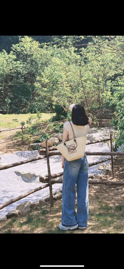 罗意威   爆全网的草编菜篮子 棕榈纤维搭配牛皮革 Anagram Basket 手袋  (MM) 商品图4