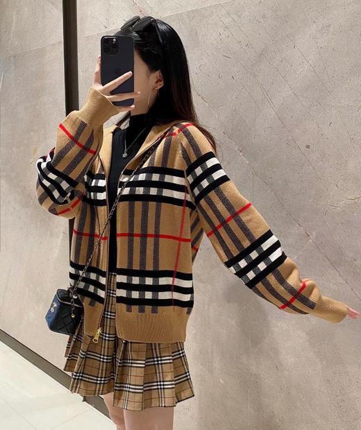 巴宝莉 24Fw早秋新款 双面穿格纹拉链针织连帽开衫 正反都可以穿哦（SS)AA483 商品图5