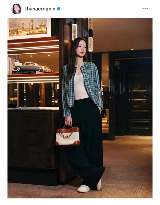 葆蝶家  BV 最新的配色，有点像爱马仕家的拼色系列  单肩包 斜挎包(MM) 商品图7