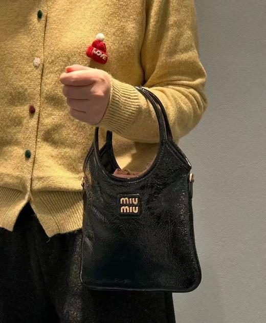 缪缪 25新品漆皮托特包 迷你/小号可选（MM） 商品图6