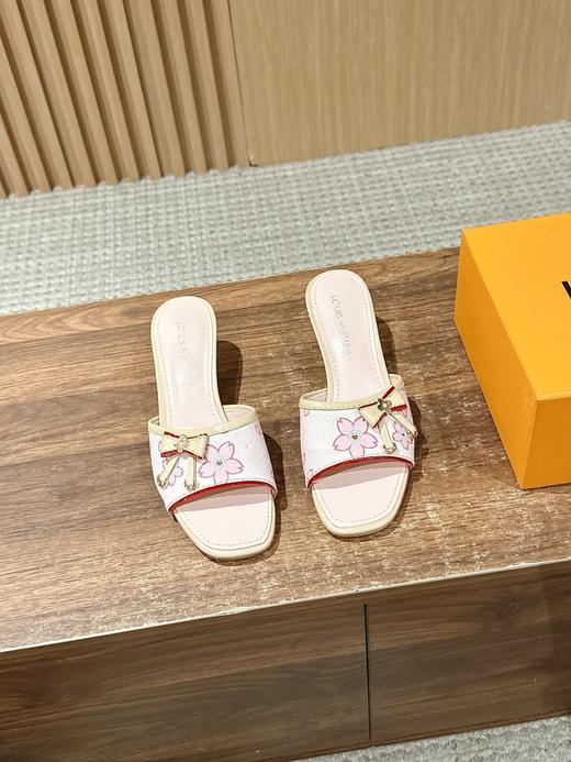 驴家 LV 2025/ss新款丹宁牛仔系列小蝴蝶猫跟拖鞋 印花拖鞋 （DBG） 商品图7