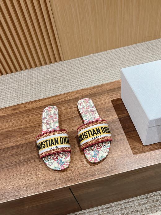 迪奥  春夏新款升级刺绣拖鞋 （DBG） 商品图9