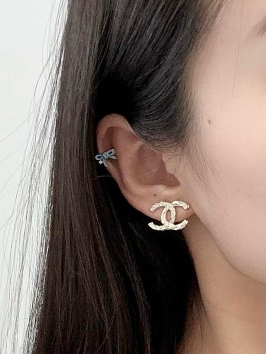 香奈儿雕纹双c耳钉（XTY） 商品图5