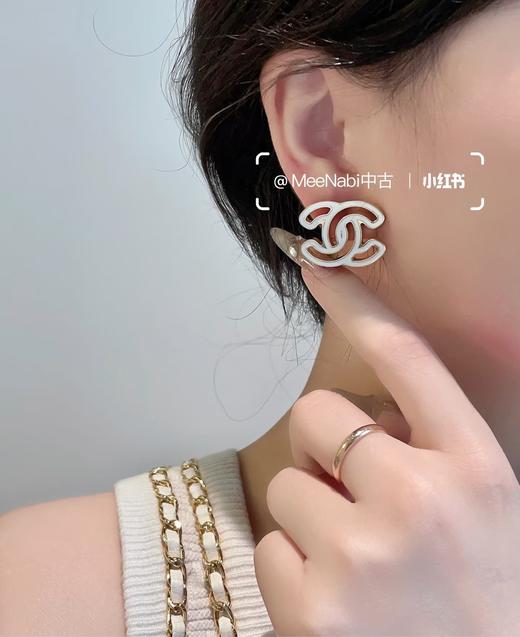 香奈儿 漫画镂空C耳钉白色（XTY） 商品图3