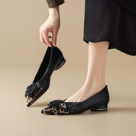 【预售5天】尖头浅口时尚山茶花低跟鞋，百搭性感豹纹拼接单鞋YS&0388