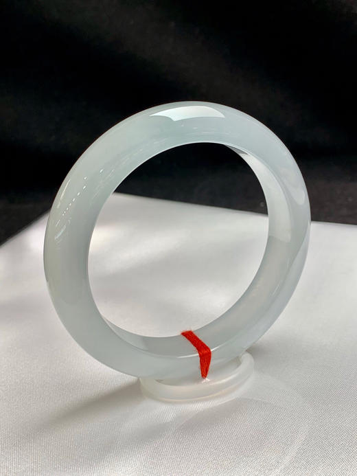 620415，55.7圈口，冰晴正圈平安镯，淡淡晴水底色，种老水足，冰透起光 商品图1