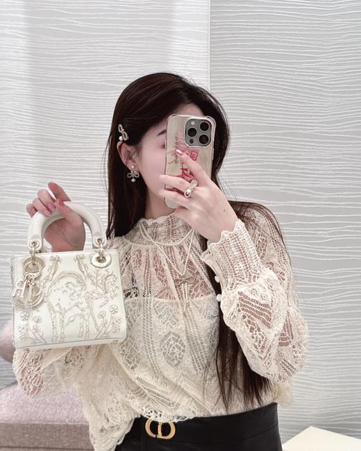 迪奥 2025早春新款 满钻蝴蝶结吊珠双珠耳钉 （XTY） 商品图2