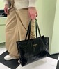 普拉达 新款油蜡皮soft lux托特包～（MM） 商品缩略图2