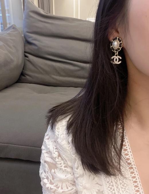 香奈儿 链条皮耳钉 纯手工穿皮，施华洛珍珠+水晶，五金链条侧面边缘手工抛光，非常的光亮 (XTY) 商品图10