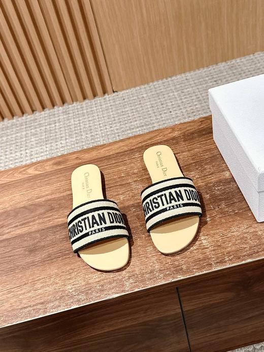 DIOR 迪奥春夏新款升级刺绣拖鞋（DBG） 商品图5