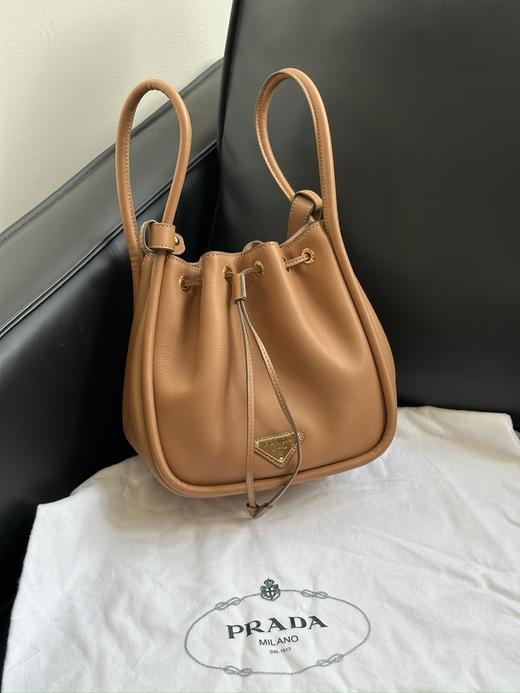 普拉达 2025春夏新款Darling水桶包 （MM） 商品图8