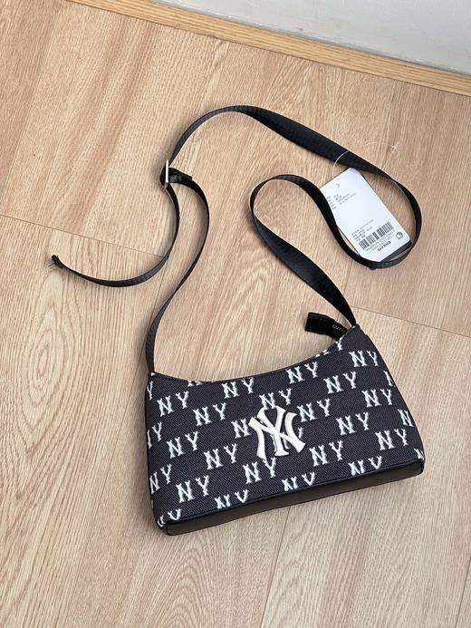 MLB腋下包 出韩国订单 本季这款具有极高辨识度!老花+腋下最时尚组合（SS） 商品图2