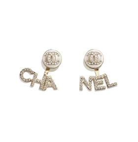 香奈儿-21高级手工坊城堡系列浅金色圆鼓鼓珍珠中间双C不对称字母耳环 两用款（XTY）