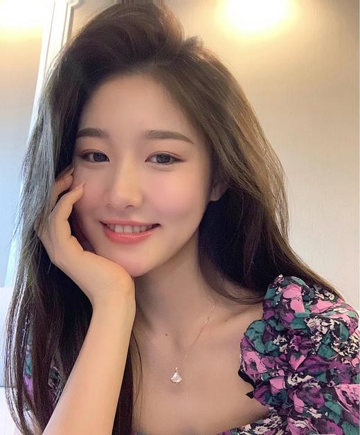 宝格丽 新款裙子项链 现货不多 通体V金材质配天然玉髓深海蝶贝！（XK） 商品图4