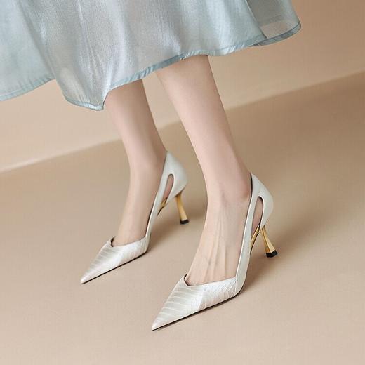 【预售5天】欧美轻奢蛇皮牛皮尖头气质高跟鞋性感浅口镂空电镀金属细跟单鞋女DB&M5605 商品图0