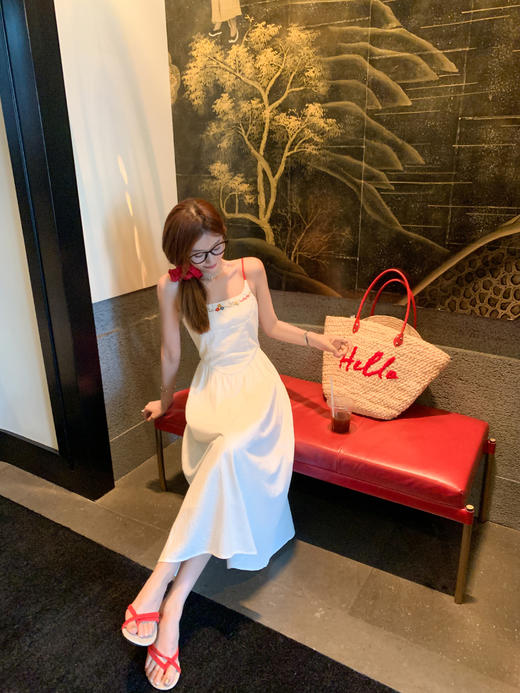 【折后再享2件88折】微信粉丝打折价！！刺绣吊带连衣裙 日常229.99/件 立减90 秒杀139.99/件！！ 商品图7