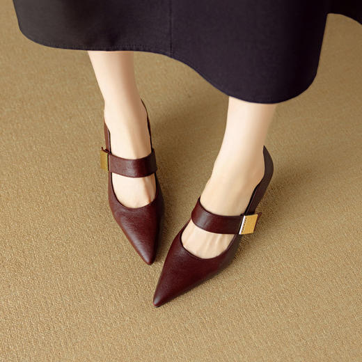 【预售5天】真皮高跟单鞋女细跟尖头秋季新款气质金属扣带玛丽珍浅口女鞋DB&M6390 商品图2