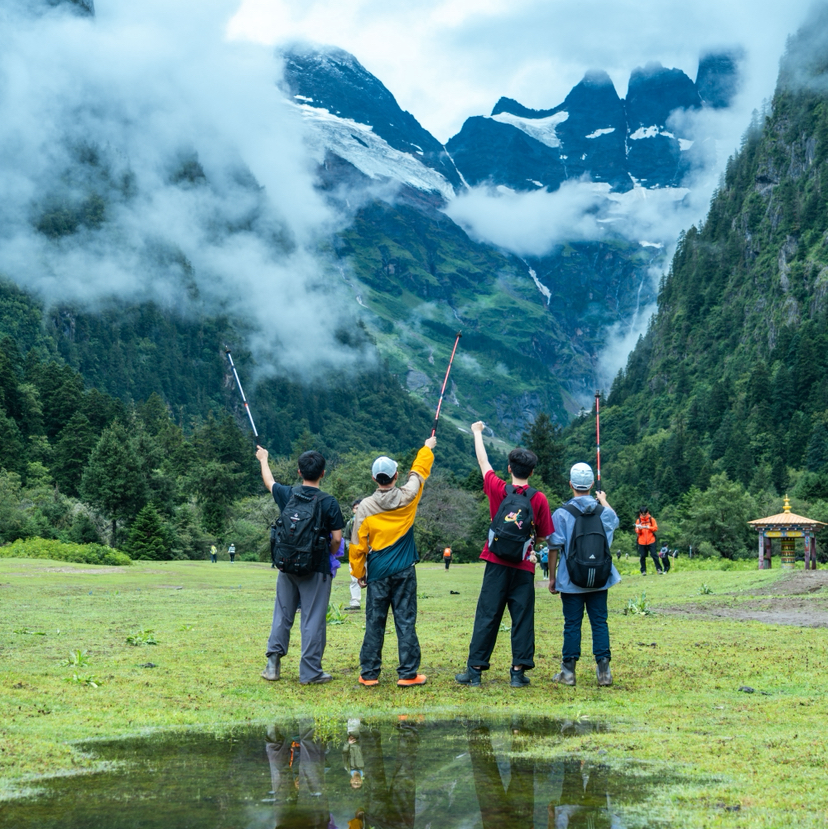云南 | 雨崩虎跳峡5天或6天徒步，雨崩/神瀑/冰湖/虎跳峡高路，徒步中国最原始村落，入门级绝美徒步线路！