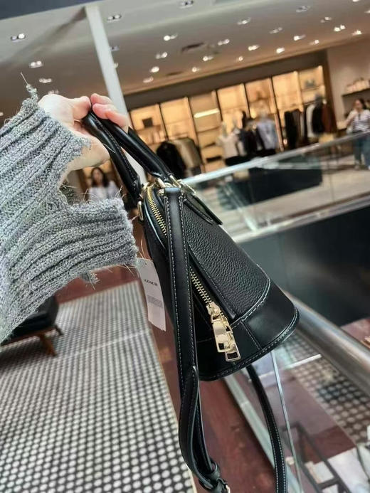 ¥1299🇺🇸Coach 5月超级新款！！Sabrina 小号贝壳包，经典款回归！升级新款，小细节设计的非常精致，纯皮材质，百搭纯黑色 商品图1