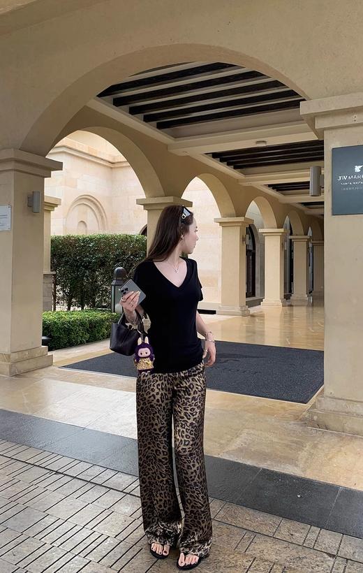 小众摩登烫金美式复古小猎豹直筒空气裤 商品图5