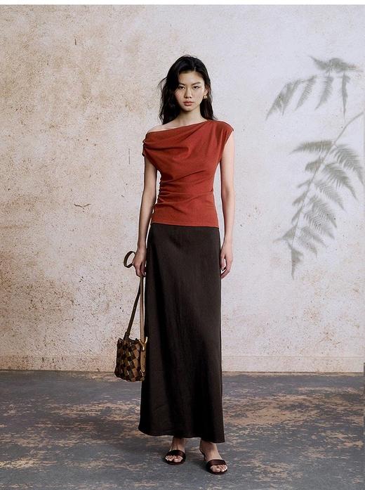 【高品质私服】【ZZ斜肩石榴花红T恤】舒弹坑条针织面料，展现优雅的身材比例，提亮肤色G1468-CC【无标出货 介意慎拍】 商品图2