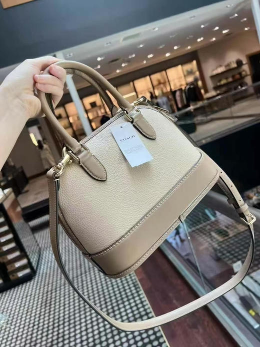 ¥1299🇺🇸Coach 5月超级新款！！温柔奶茶拼色Sabrina 小号贝壳包，经典款回归！ 商品图2