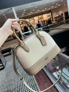 ¥1299🇺🇸Coach 5月超级新款！！温柔奶茶拼色Sabrina 小号贝壳包，经典款回归！