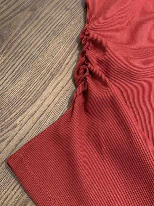 【高品质私服】【ZZ斜肩石榴花红T恤】舒弹坑条针织面料，展现优雅的身材比例，提亮肤色G1468-CC【无标出货 介意慎拍】 商品图11