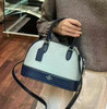 ¥1299🇺🇸比刚上市时候狂降500，Coach 5月超级新款！！Sabrina 小号贝壳包，经典款回归！升级新款，小细节设计的非常精致，纯皮材质，蓝拼色 商品缩略图3