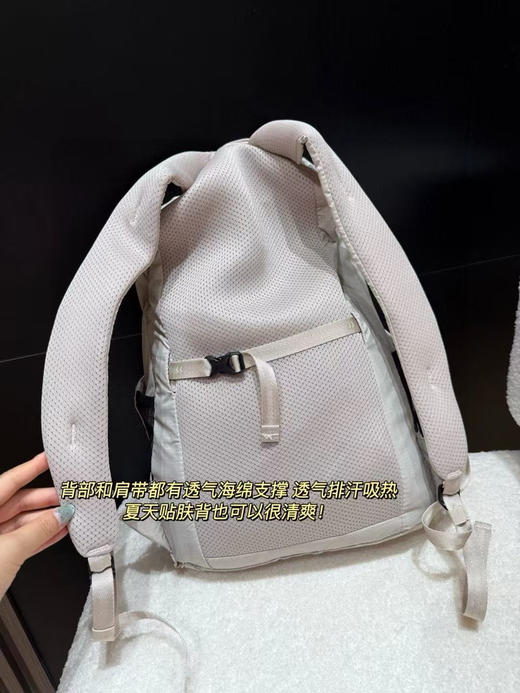 出口日本原单正品北面TNF Glam Daypack可收纳便携式双肩包
四个色，20L
原价16390日元 商品图5