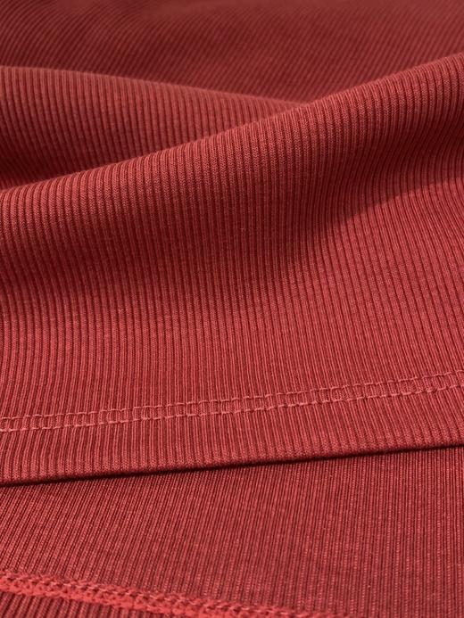 【高品质私服】【ZZ斜肩石榴花红T恤】舒弹坑条针织面料，展现优雅的身材比例，提亮肤色G1468-CC【无标出货 介意慎拍】 商品图14