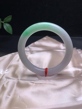 620417，55.8飘绿圆条，底妆干净清爽，飘一截绿