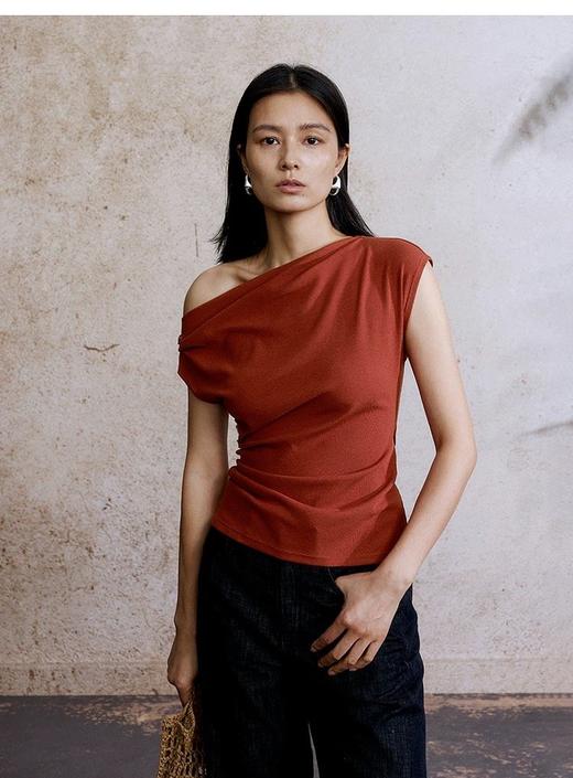 【高品质私服】【ZZ斜肩石榴花红T恤】舒弹坑条针织面料，展现优雅的身材比例，提亮肤色G1468-CC【无标出货 介意慎拍】 商品图5