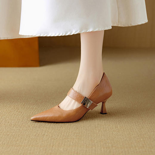 【预售5天】真皮高跟单鞋女细跟尖头秋季新款气质金属扣带玛丽珍浅口女鞋DB&M6390 商品图1