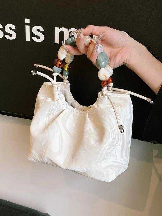 【白色串珠斜挎手拎包】敦煌小众手提包 百搭简约通勤单肩斜挎水桶包 商品图1
