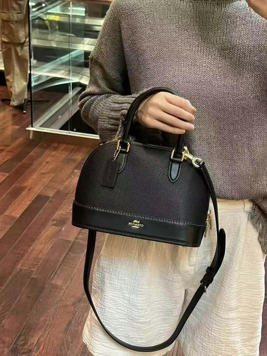¥1299🇺🇸Coach 5月超级新款！！Sabrina 小号贝壳包，经典款回归！升级新款，小细节设计的非常精致，纯皮材质，百搭纯黑色 商品图5
