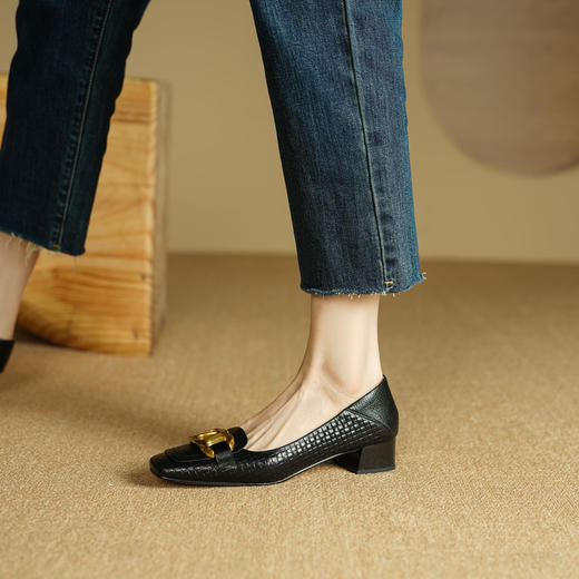 【预售5天】秋季新款方头单鞋女浅口中跟鞋粗跟金属方扣复古棕色XKDY&X5660 商品图2