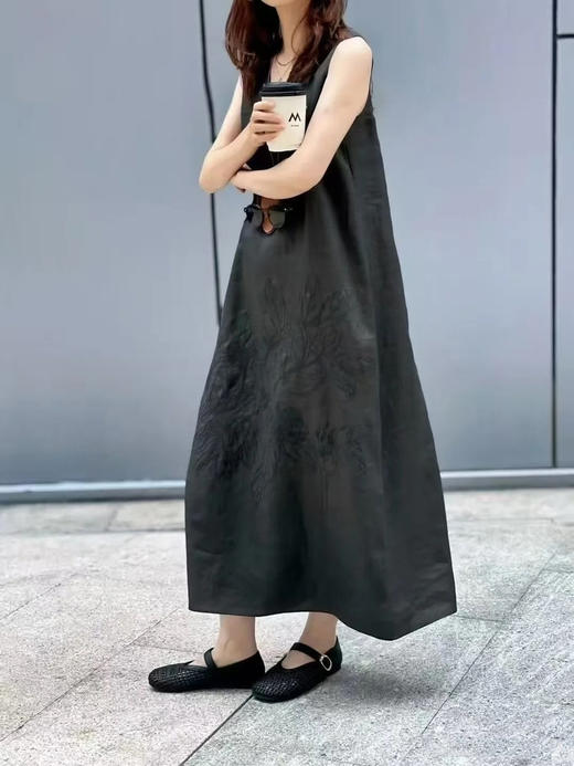 【高品质私服】【IC绣花V领长款连衣裙】简约雅致 纤强质佳 亲肤舒适 修饰肩颈线条，后露优雅柔美G1436-CC【无标出货 介意慎拍】 商品图0