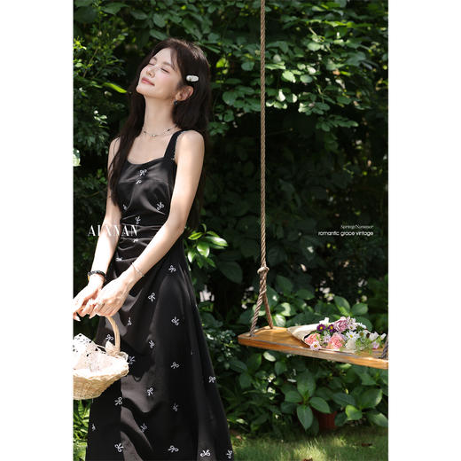 鹿向南「慢调巴黎」黑色碎花连衣裙女夏小个子收腰无袖长款吊带裙 商品图0