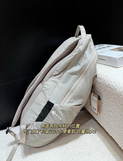 出口日本原单正品北面TNF Glam Daypack可收纳便携式双肩包
四个色，20L
原价16390日元 商品图6