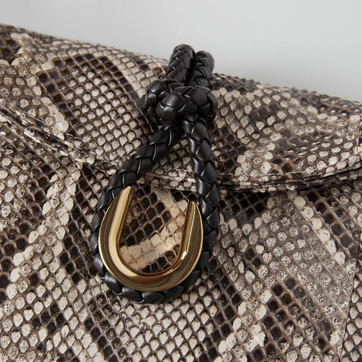 ROMI STUDIO 蛇皮革和羊皮革双翻盖金属扣蟒蛇纹斜跨包RWCRP32228 商品图3