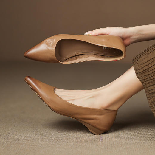 【预售5天】文艺复古单鞋女做旧春秋尖头浅口真皮时尚百搭舒适单鞋DMJFG&9539F 商品图2