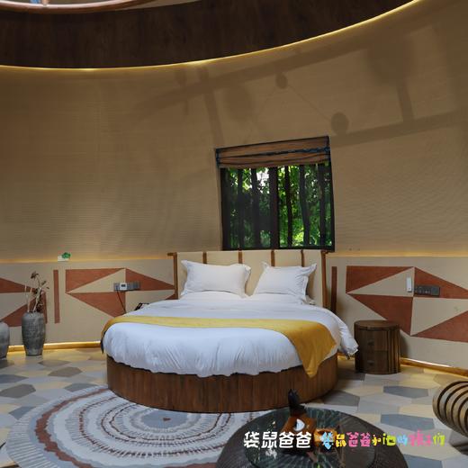 房间数量少限500套！【袋鼠爸爸去哪儿 | 中华郡远古客栈➕游玩套票4选1】位于中华郡景区内，远古特色。景区内有温泉、机械乐园，百草园，美食街，科普馆，昆虫博物馆等，适合一家老小一站式遛娃度假！ 商品图3