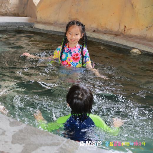 房间数量少限500套！【袋鼠爸爸去哪儿 | 中华郡远古客栈➕游玩套票4选1】位于中华郡景区内，远古特色。景区内有温泉、机械乐园，百草园，美食街，科普馆，昆虫博物馆等，适合一家老小一站式遛娃度假！ 商品图5