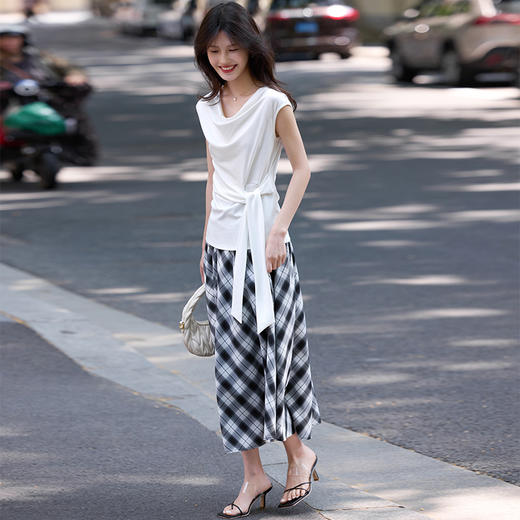 【07/09新品】熙世界一字肩荡领短袖T恤女收腰显瘦夏季设计感气质系带卡腰上衣 商品图3