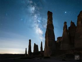 澳大利亚 12 天摄影之旅：西澳大利亚“粉红湖”、尖峰石阵“双子座流星雨”星空拍摄、波浪岩海岸光影・珀斯