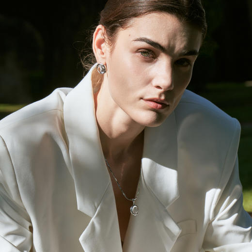 【毛晓彤&刘孜&侯佩岑】Garden of Eden 伊甸园系列  | 弗洛拉水晶白金耳钉 商品图1