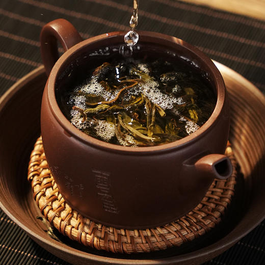 【新品上新】【掌柜私藏老班章】2015年头春勐海普洱茶生茶超大古树‘茶中劳斯莱斯’山头茶的顶峰 357克/饼茶  拍5发6拍20发25 商品图5