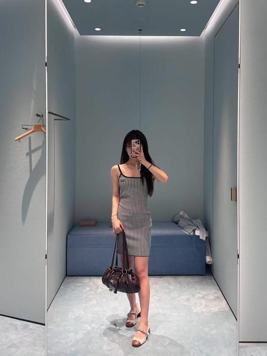 缪缪25Ss春夏新款 微标格纹针织吊带连衣裙（DQJ） 商品图2