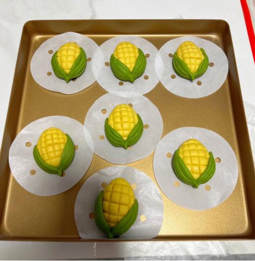 🔥【点点橙圆蒸笼纸】😏！ 耐用，💦垫上直接蒸包子、馒头，不粘不黏 ☺️用完一扔，省了刷锅大工程，♥️厨房小白也能轻松拿捏～ 备上它，早餐轻松搞掂 🥰两种规格 随心选择 商品图7